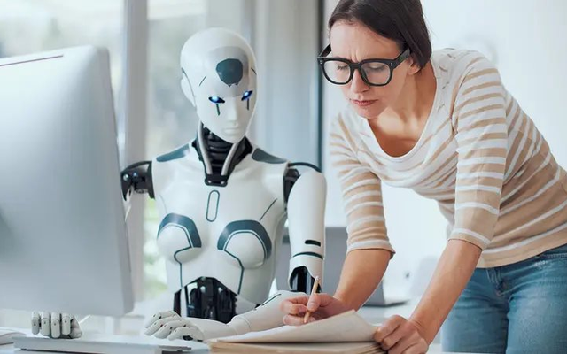 Nghề kiểm toán đối mặt sự sụp đổ của mô hình kim tự tháp, các Big4 đóng băng tuyển dụng và lương khởi điểm