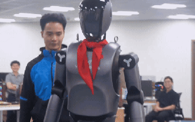 Một công ty người máy của tỷ phú Phạm Nhật Vượng vừa đạt bước tiến lớn: Robot đã có thể di chuyển ở tốc độ tương đương con người