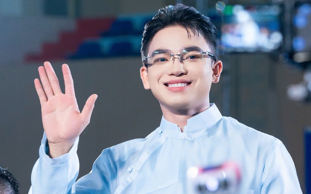 Nhà văn Nguyễn Hải Triều nói về cám dỗ showbiz, nhắn nhủ tân Hoa hậu Sinh viên Hòa bình Việt Nam