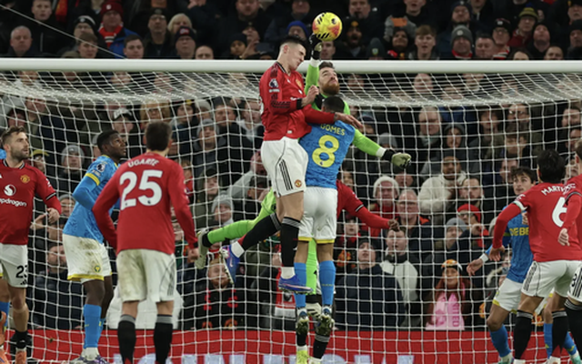 Man United lại đánh rơi chiến thắng tại Old Trafford