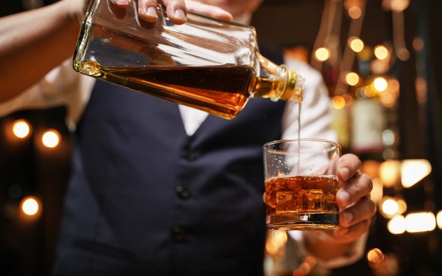 Năm mới vui đến mấy cũng đừng uống rượu vào thời điểm này kẻo "rước họa vào thân"