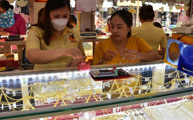 Giá vàng hôm nay 1-1: Giá vàng thế giới rơi xuống mức thấp nhất trong 3 tuần qua