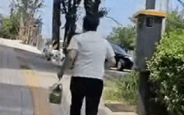 Ca sĩ nổi tiếng hết thời nay đi lái taxi, nghe mức thu nhập mà choáng