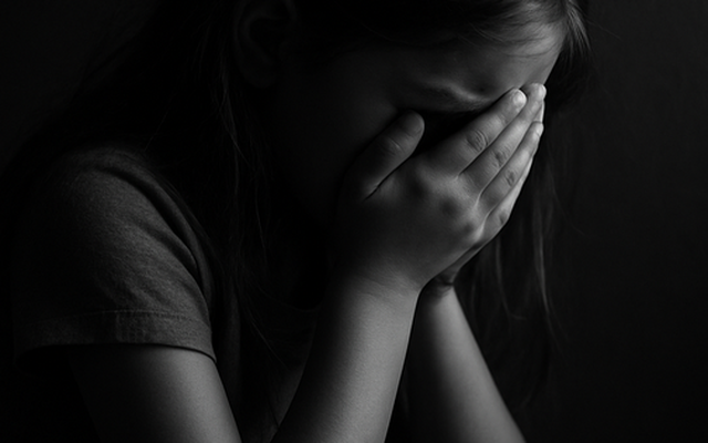 TPHCM: Sợ mẹ buồn, bé gái không dám tố cáo cha dượng đốn mạt