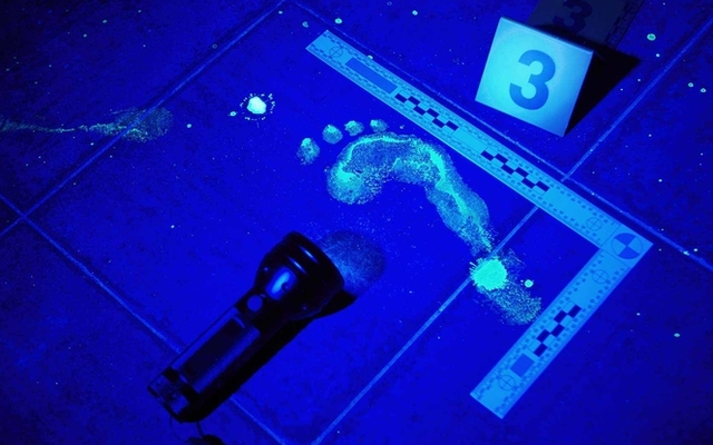 Luminol - "mắt thần" truy xét hiện trường, có khả năng phát hiện vết máu dù được pha loãng tới 10.000 lần