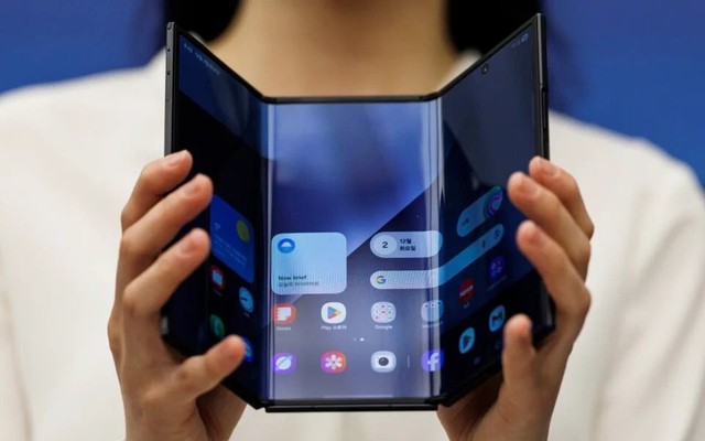 Rút lại những lời chê trước đó, hãy vỗ tay cho mẫu điện thoại "điên rồ" này của Samsung: iPhone thua rồi!