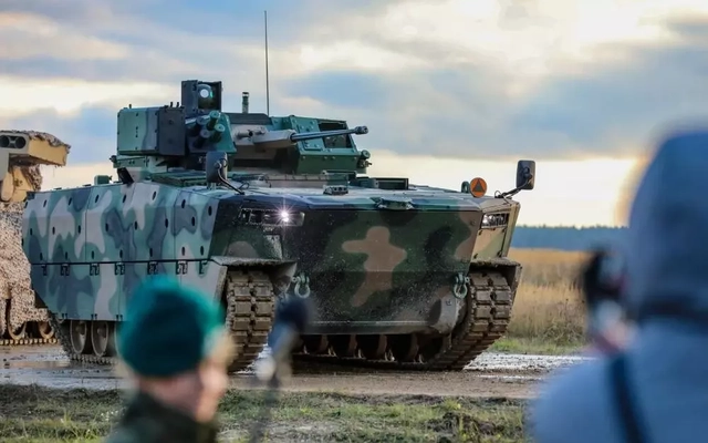 Những xe chiến đấu bộ binh Borsuk nội địa đầu tiên bắt đầu trực chiến