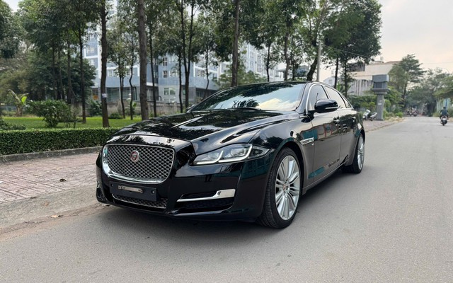 Jaguar XJL rao bán chưa đến 2 tỷ đồng sau 1 thập kỷ, cao hơn S-Class cùng thời nhưng người bán cho rằng đáng giá vì 'không dành cho số đông'