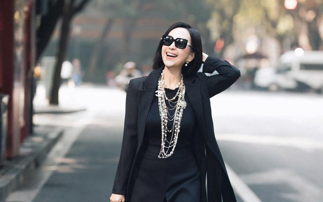 Vóc dáng tuổi 63 của mỹ nhân Việt duy nhất được tung hô “hoa hậu không ngai”, chồng yêu chiều hết mực