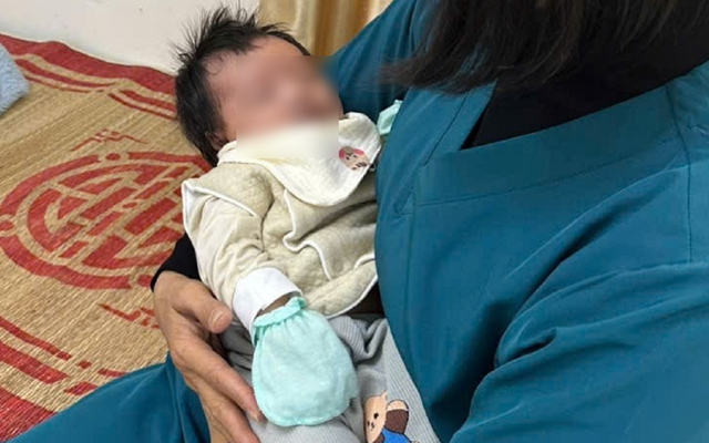 Bé gái sơ sinh bị bỏ rơi lúc rạng sáng tại Hải Phòng