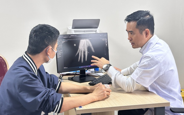 Ngón tay của thủy thủ "sống lại" sau 25 giờ bị đứt rời: Bác sĩ Việt Nam lập kỳ tích chưa từng có