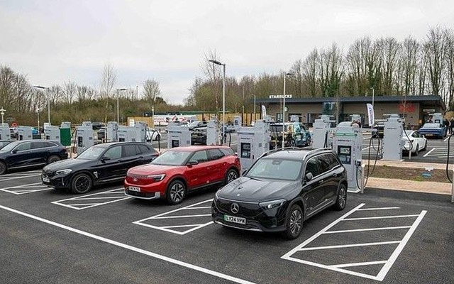 Chỉ 3% người dùng xe điện ở Anh muốn quay về xe xăng