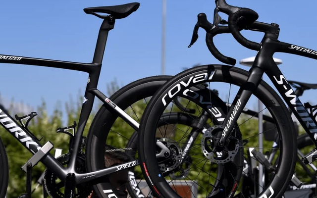 Nhận tin tố giác, cảnh sát lần theo chuỗi cung ứng triệt phá đường dây sản xuất hàng giả lớn nhất ngành xe đạp: Thu giữ lượng lớn khung, bánh xe, ghi đông giả, tổng trị giá hơn 42 tỷ đồng