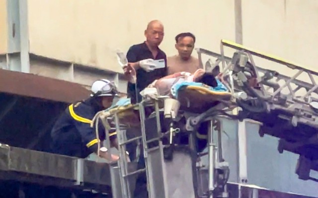 Bé trai 11 tuổi rơi từ tầng cao chung cư ở Hà Nội