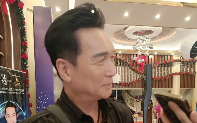Ca sĩ Nguyễn Hưng cực phong độ ở tuổi U70, nói thẳng chuyện thẩm mỹ: "Tôi làm đại khái, đơn giản thôi"