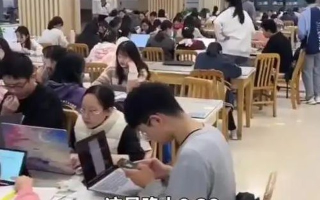 2 bức ảnh đối lập gây nhức nhối lòng cha mẹ – Đây là lý do nhiều người phải cho con học trường danh tiếng bằng được!