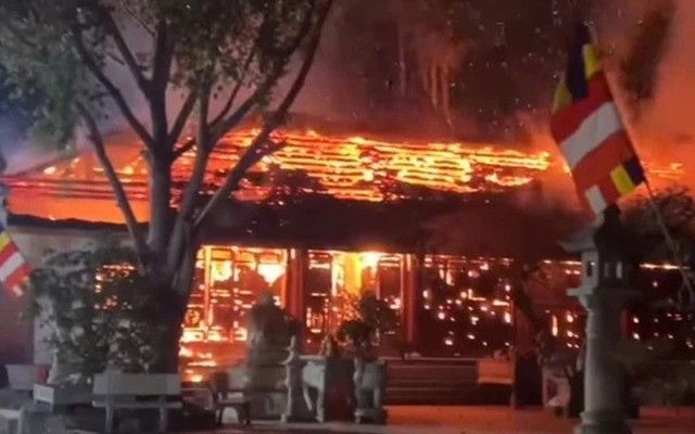 25 pho tượng, hoành phi, câu đối... đã bị cháy rụi trong vụ hỏa hoạn chùa Vẽ (Bắc Giang)