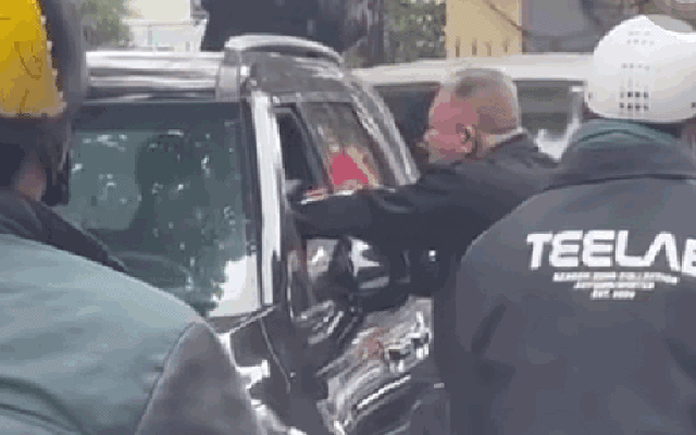 Xác minh video clip người đàn ông trung niên đấm tài xế trên phố