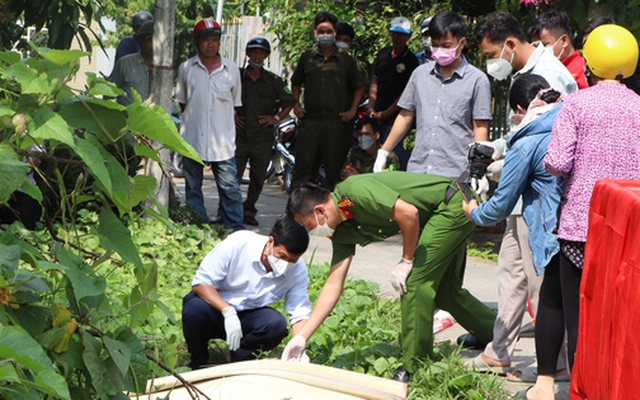 CLIP: Khám nghiệm thi thể người phụ nữ nổi trên sông