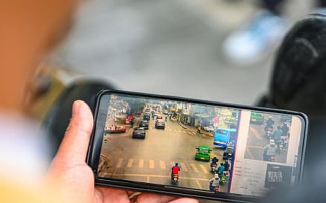 Bị camera phát hiện vượt đèn đỏ, nhiều tài xế ngỡ ngàng nhận 'trát phạt' 5 triệu