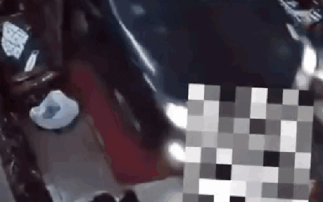 Video: Nữ tài xế điều khiển ô tô lao sang đường, tông thẳng vào nhà dân