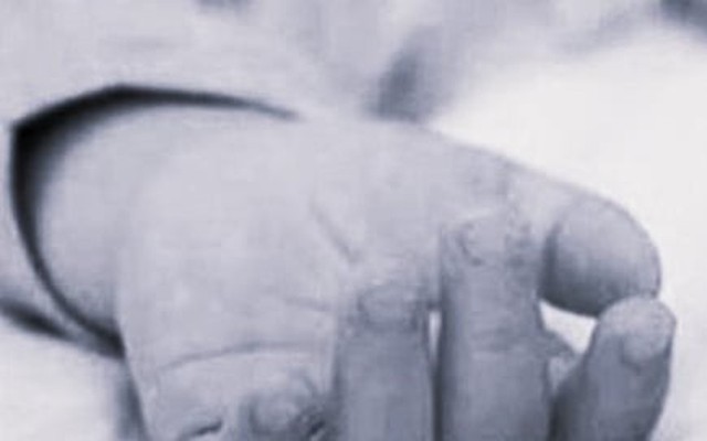 Bé gái 5 tháng tuổi ở Hà Nội tử vong bất thường khi gửi ở điểm trông trẻ