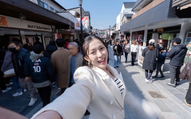 Hoa hậu Kiều Duy đi du lịch cùng nam vương Tuấn Ngọc và 2 nàng á hậu