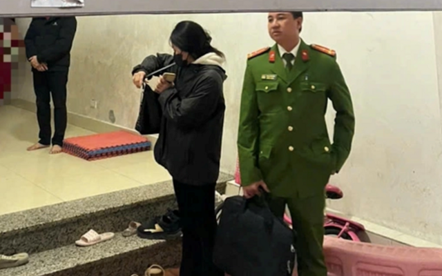 Lời khai của người trông trẻ trong vụ bé gái 5 tháng tuổi tử vong ở Long Biên