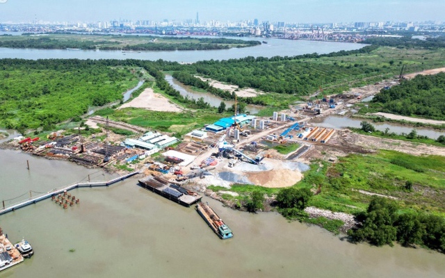 Cây cầu thi công "thần tốc" ở dự án 75.378 tỷ đồng của vùng giàu nhất Việt Nam sắp chạm đích