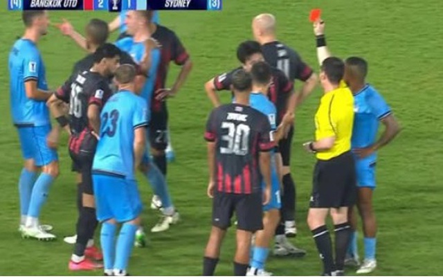 Sao Thái Lan từng chơi xấu trước tuyển Việt Nam chịu kết cục cay đắng vì sai lầm của trọng tài