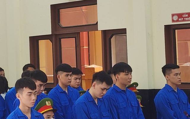 17 thanh thiếu niên mang 'hàng nóng' đi giải quyết mâu thuẫn lĩnh án