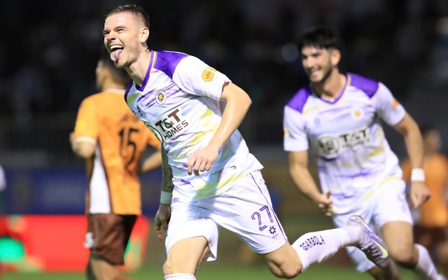 VAR làm việc hết công suất, HAGL dính thẻ đỏ, thảm bại ngay tại Pleiku trước “đại kình địch”