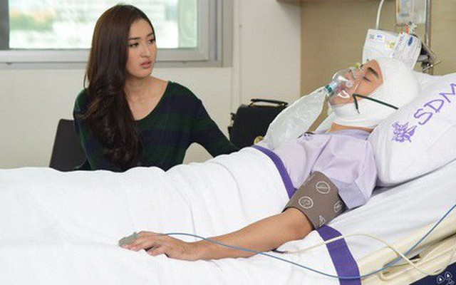 Tôi khó sinh nên phải vào viện trước nửa tháng nhưng chồng không xuất hiện một lần, khi về nhà, nhìn anh nằm bất động mà tôi ngã quỵ