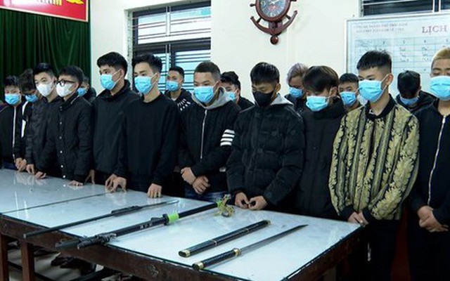 Hơn 50 thanh, thiếu niên dùng hung khí rượt đuổi nhau "hỗn chiến" gây náo loạn nhiều tuyến phố