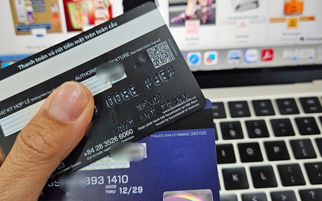 Chủ thẻ tín dụng bỗng dưng mất hàng triệu đồng lúc nửa đêm dù không giao dịch