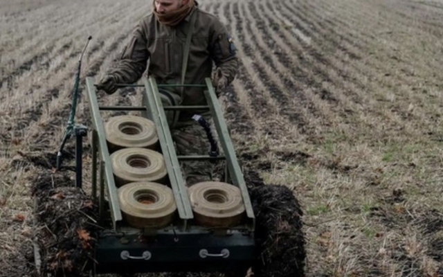 Quân đội Ukraine triển khai xe robot