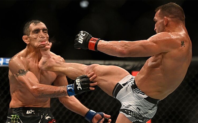 Cú đá ăn may làm cao thủ Vịnh Xuân sấp mặt, mất trí nhớ tạm thời