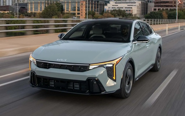 Kia K4 vượt Sportage thành xe bán chạy nhất của hãng tại Mỹ, dễ về Việt Nam thế chỗ K3 cạnh tranh Mazda3