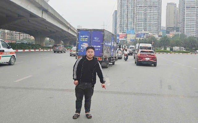 Tạm giữ hình sự Trần Mạnh Cường trong vụ lái xe ôm ngồi trên nắp capo xe ô tô ở Đại lộ Thăng Long