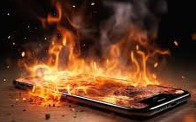 Người đàn ông bị bỏng nặng vùng kín nằm bất tỉnh ven đường