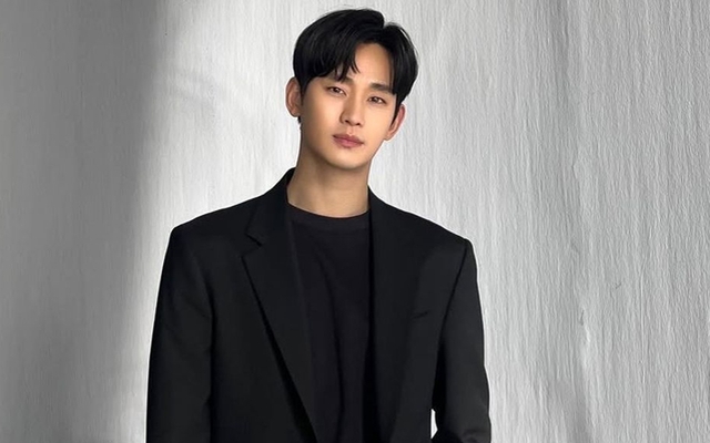 Tình trạng hiện tại của Kim Soo Hyun gây sốc: Quẫn trí đến mức phải có người theo sát, đi khắp nơi xin lỗi đồng nghiệp
