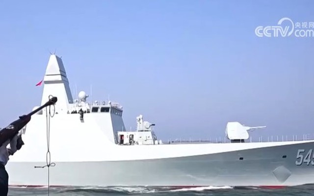 Tàu chiến tàng hình Type 054B của Trung Quốc tham gia tập trận sau 2 tháng biên chế