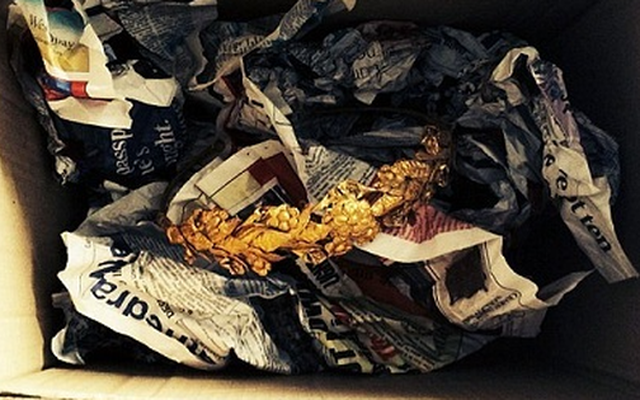 Phát hiện số vàng trị giá 3,3 tỷ đồng được bọc trong giấy báo dưới gầm giường