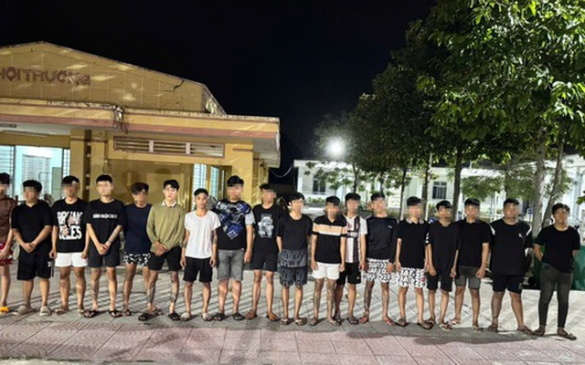 20 thanh thiếu niên mang kiếm, bom xăng… chuẩn bị hỗn chiến gây náo loạn đường phố