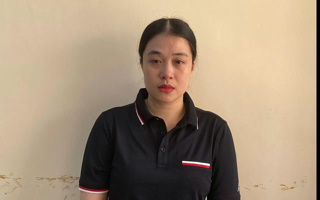 Nữ tài xế xe Mercedes khai lý do đạp nhầm chân ga, tông 10 xe máy khiến một cô gái tử vong