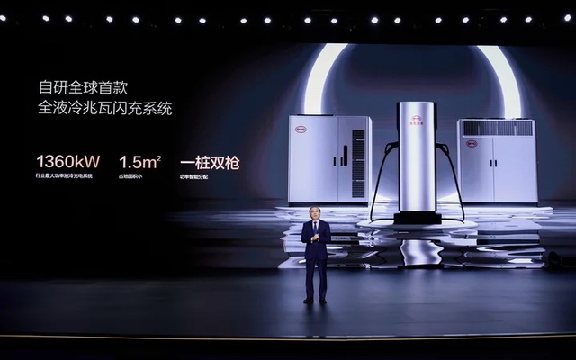 BYD công bố công nghệ sạc điện siêu nhanh, 5 phút đi được 400 km