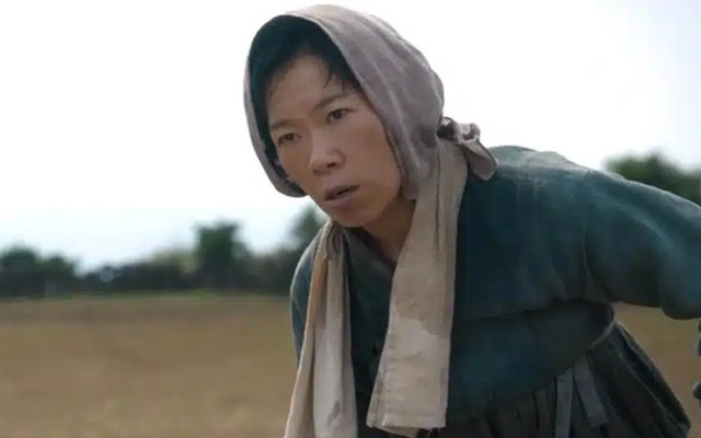 Nửa đêm xem Khi Cuộc Đời Cho Bạn Quả Quýt, tôi bàng hoàng nhận ra mình toàn tặng con "quả quýt" có vị chua chát và đắng ngắt