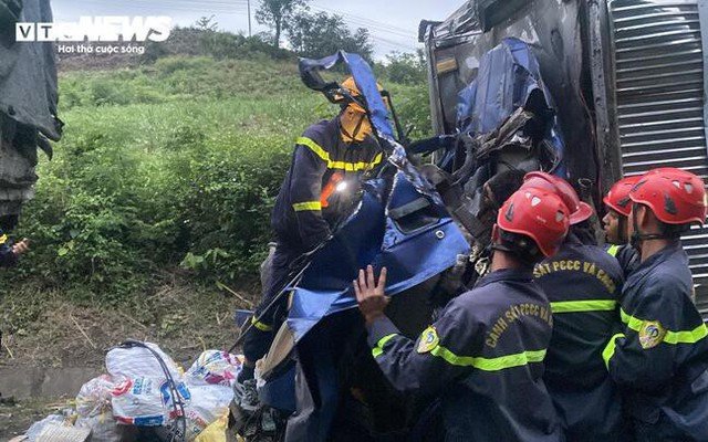 Tông vào đuôi xe tải, tài xế và phụ xe ở Phú Yên chết tại chỗ