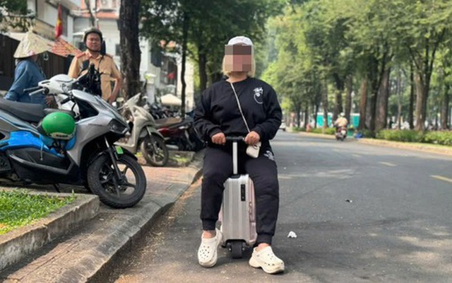 Xử lý người phụ nữ cưỡi vali ở trung tâm quận 1