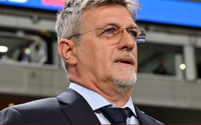 Vừa nói lời tốt đẹp, HLV Bahrain chỉ trích cổ động viên Indonesia